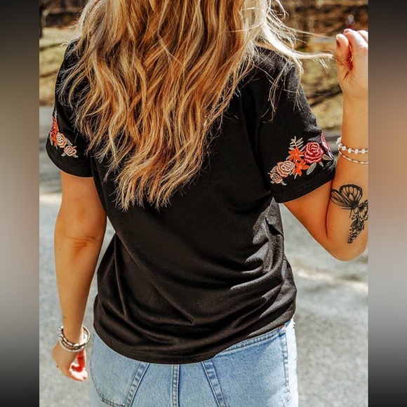 Boho floral embroidered short sleeve blouse - Picture 3 of 15